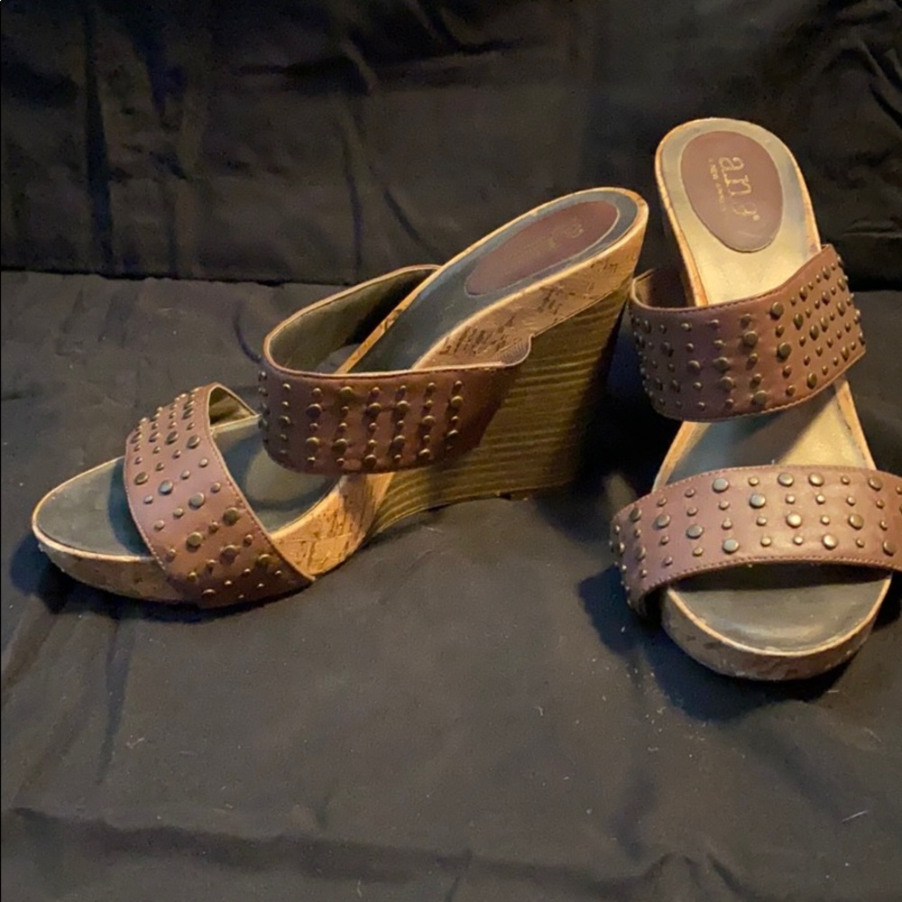 A.n.a wedges